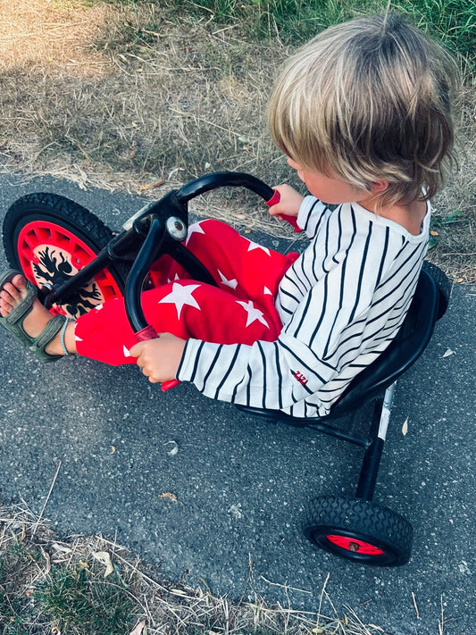 Kid wearing the ZIZA CLUB LS STRIPEY Oreo, a black and white striped oversized kids longsleeve